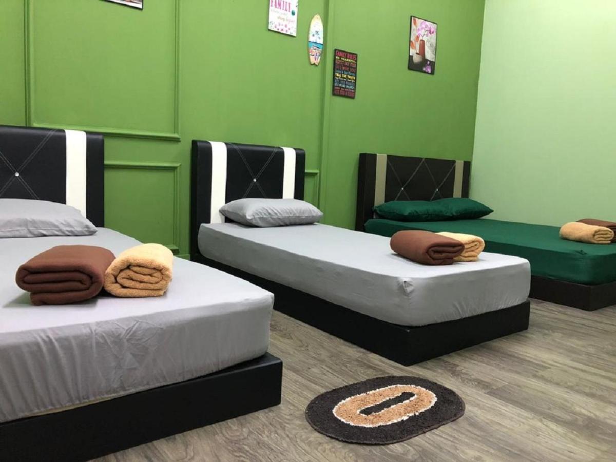 Ny Tropical Backpackers Hostel Desaru Buitenkant foto