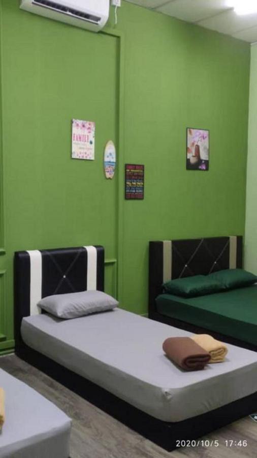 Ny Tropical Backpackers Hostel Desaru Buitenkant foto