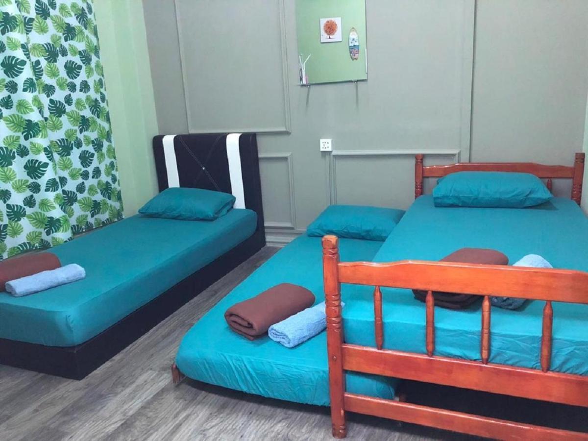 Ny Tropical Backpackers Hostel Desaru Buitenkant foto