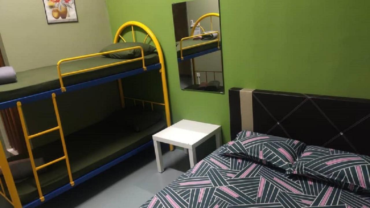 Ny Tropical Backpackers Hostel Desaru Buitenkant foto