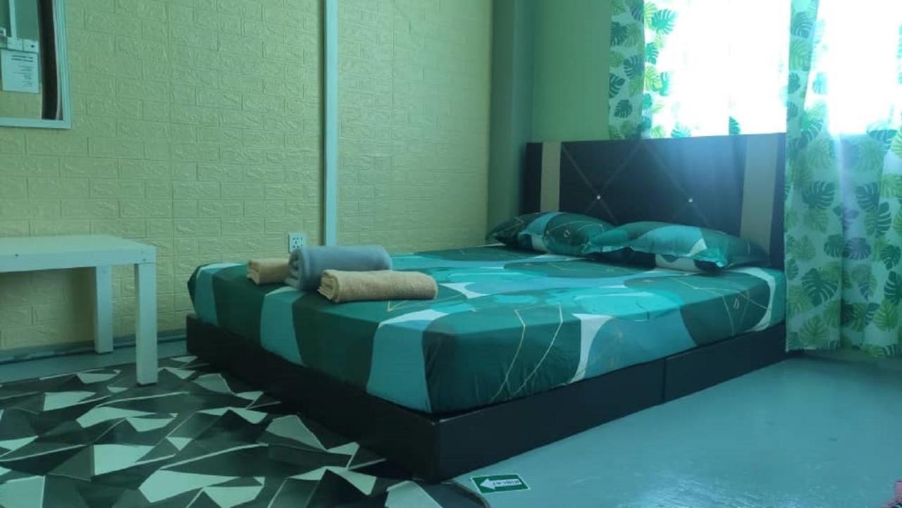 Ny Tropical Backpackers Hostel Desaru Buitenkant foto