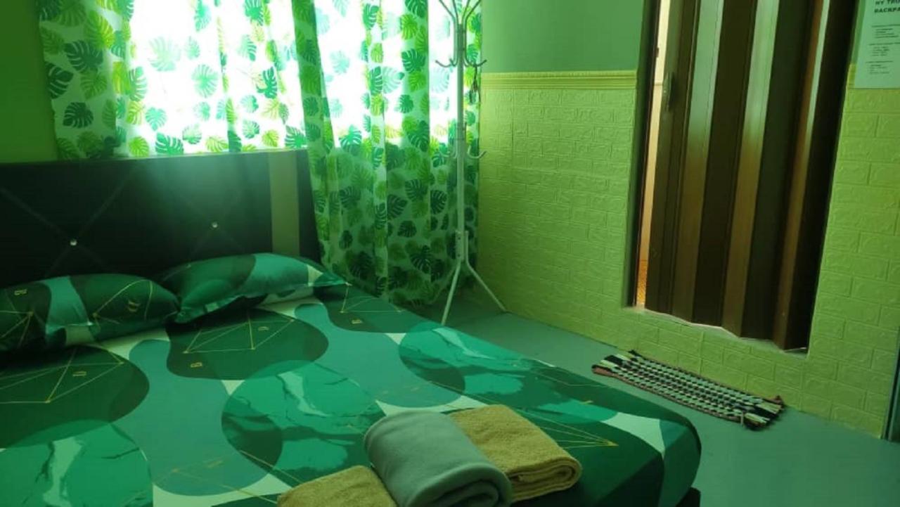 Ny Tropical Backpackers Hostel Desaru Buitenkant foto