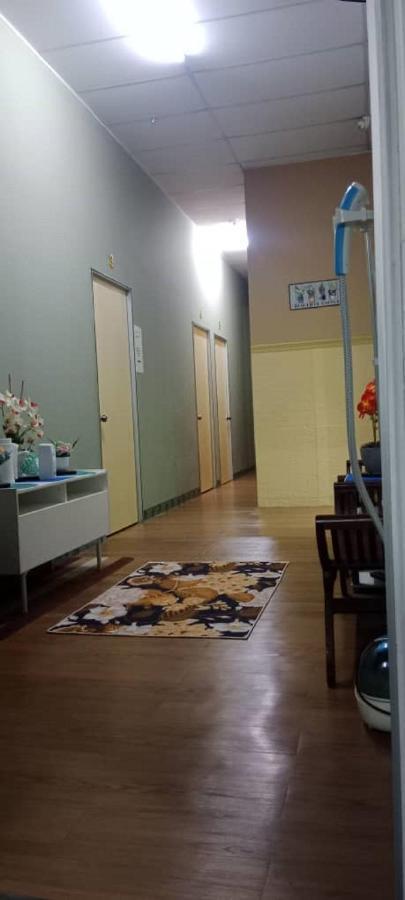 Ny Tropical Backpackers Hostel Desaru Buitenkant foto